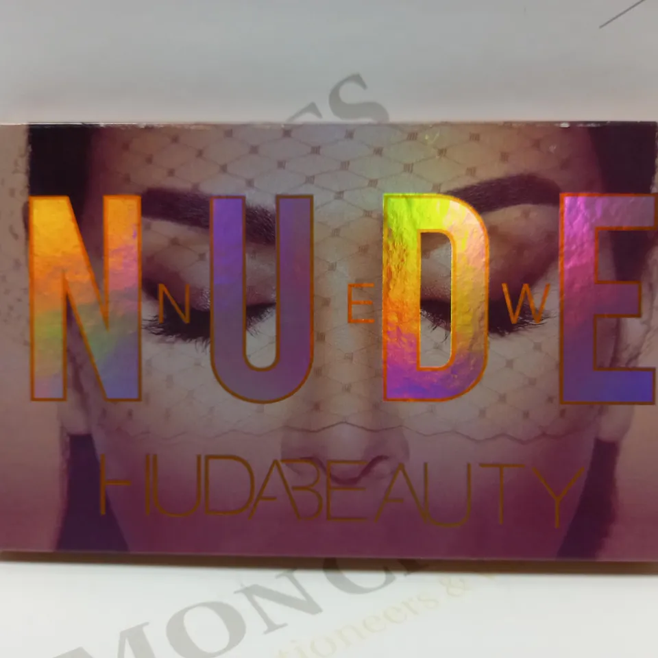 HUDA BEAUTY NEW NUDE EYESHADOW PALETTE
