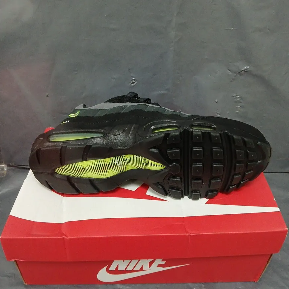 BOXED PAIR OF NIKE AIR MAX 95 TRAINERS - 10.5