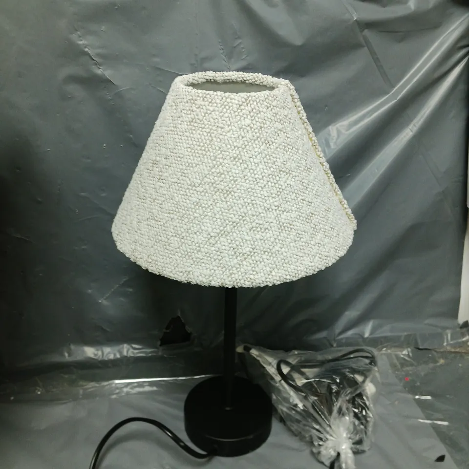 BOUCLE TABLE LAMP