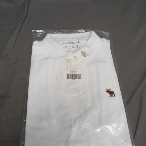 BAGGED ABERCROMBIE AND FITCH LOGO POLO SHIRT IN WHITE SIZE XL