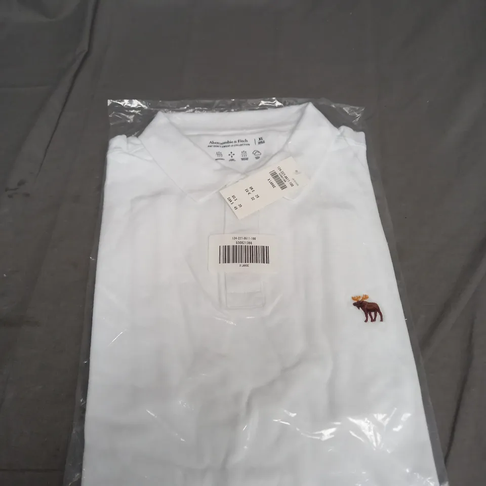 BAGGED ABERCROMBIE AND FITCH LOGO POLO SHIRT IN WHITE SIZE XL
