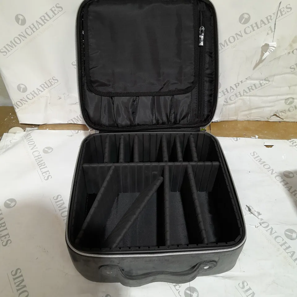 TILI VELVET QUILTED MAKE-UP ORGANISER LARGE VANITY CASE - GREY