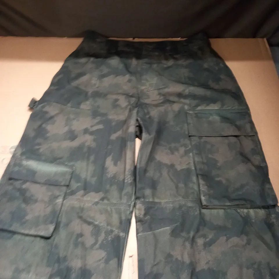 ASOS DESIGN GREEN CAMO PRINT TROUSERS - SIZE 14