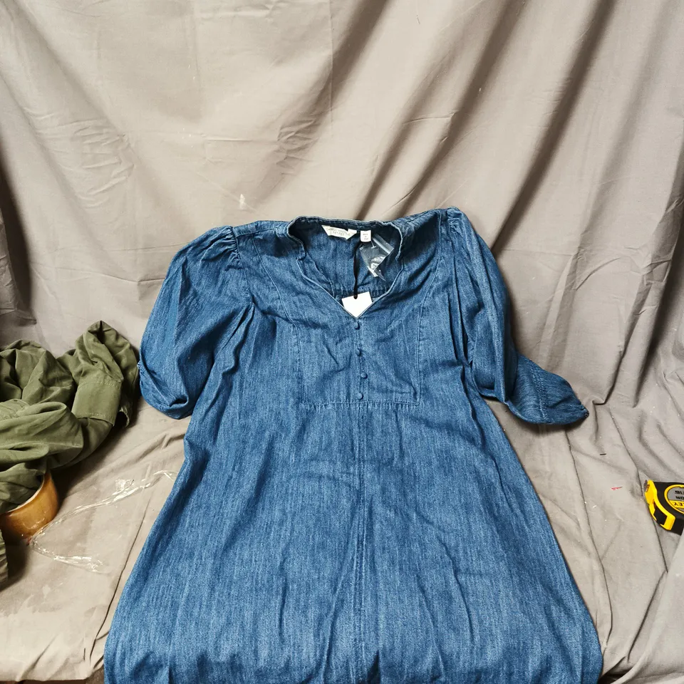 BOX OF APPROXIMATELY 15 CLOTHING ITEMS TO INCLUDE: JEAN DRESS AND GREEN CARGOS