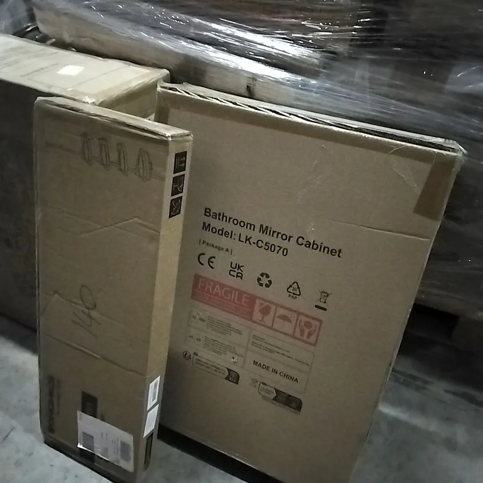 PALLET OF HOUSEHOLD ITEMS TO INCLUDE CORNER BRACKET, CHILDREN'S PLAY PEN, BATHROOM MIRROR CABINET, BIKE AND OTHER ASSORTED ITEMS...