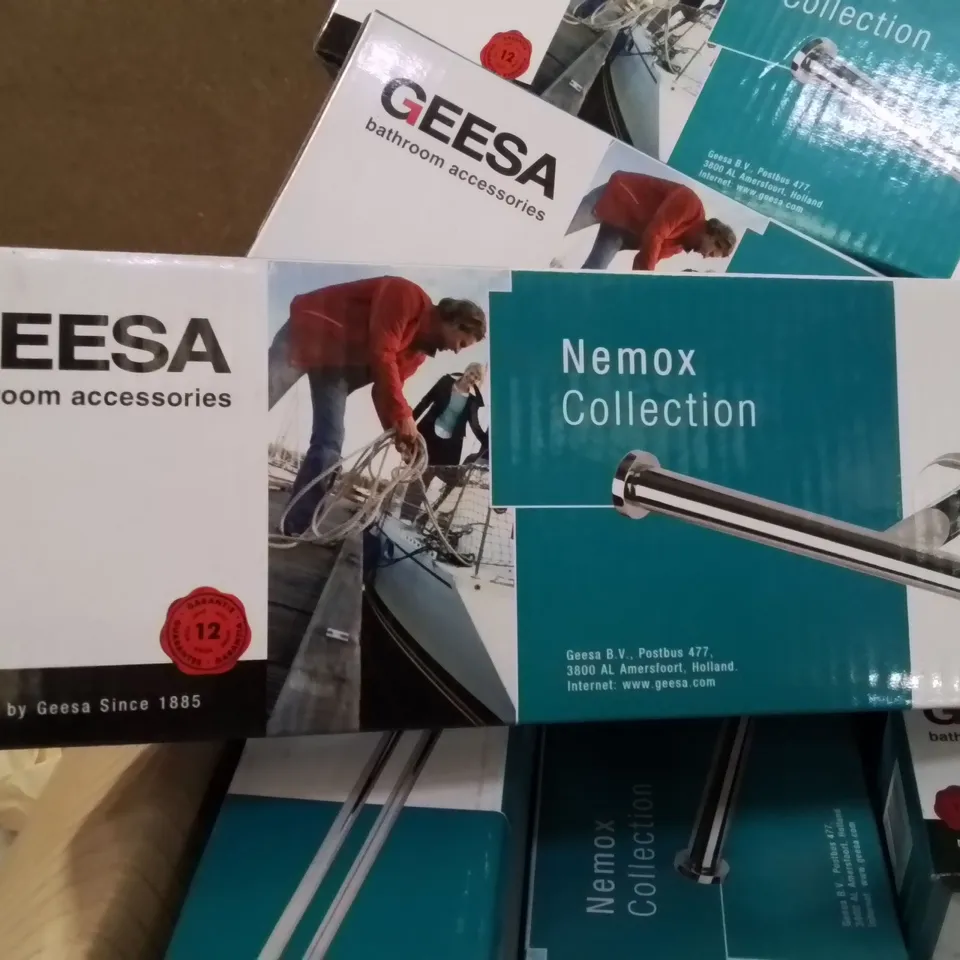 MIXED BOX OF BATHROOM FIXTURES: TOWEL HOLDERS, GLASS HOLDER, TOILET ROLL HOLDERS ECT.