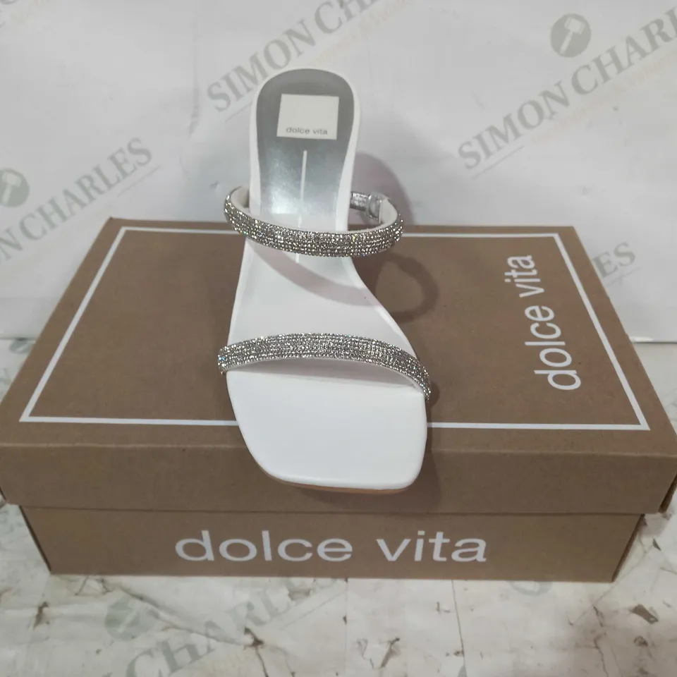 BOXED PAIR OF DOLCE VITA CRYSTAL RHINESTONE BLOCK HEEL OPEN TOE SANDALS IN WHITE SIZE 7