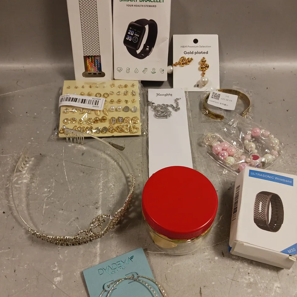 APPROXIMATELY 25 ASSORTED JEWELLERY PRODUCTS TO INCLUDE EARRINGS, WATCHES, BRACELETS ETC 