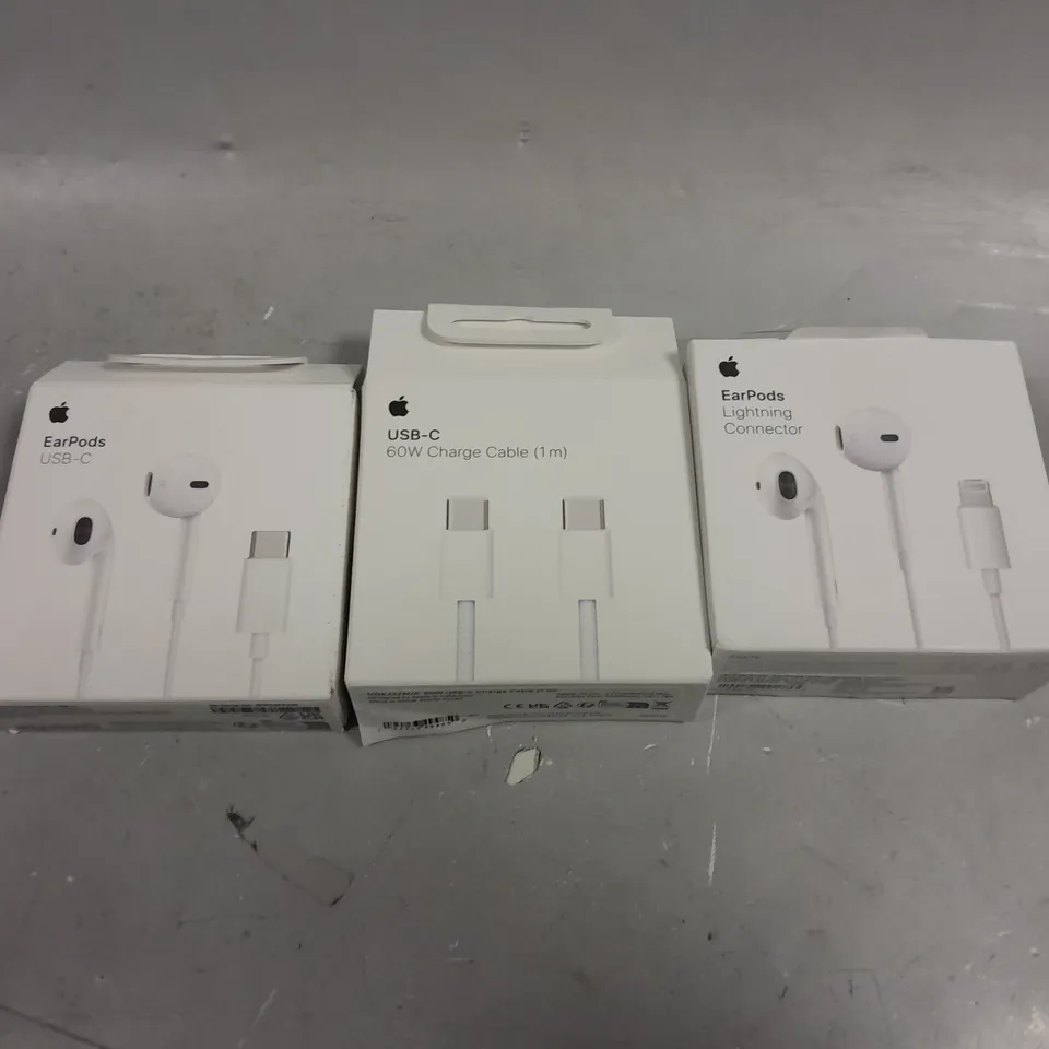 APPROXIMATELY 30 APPLE CABLE ACCESSORIES TO INCLUDE CHARGING CABLES & EARPHONES	