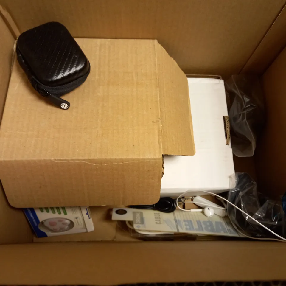 BOX OF APPROX 10 ASSORTED ITEMS TO INCLUDE ASPIRE REPLACEABLE COIL, GRITIN SELFIE STICK AND POWER BANK