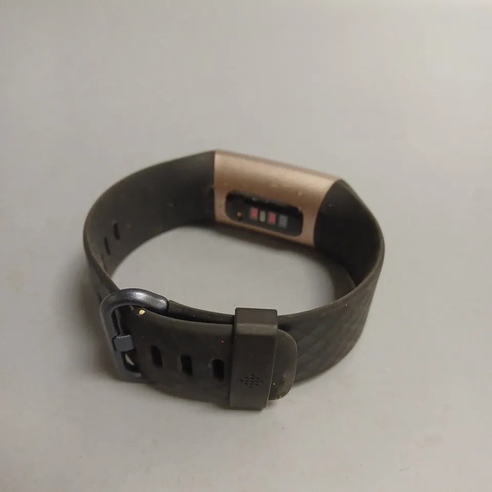 FITBIT CHARGE HEALTH & FITNESS TRACKER WATCH WITH RUBBER STRAP 