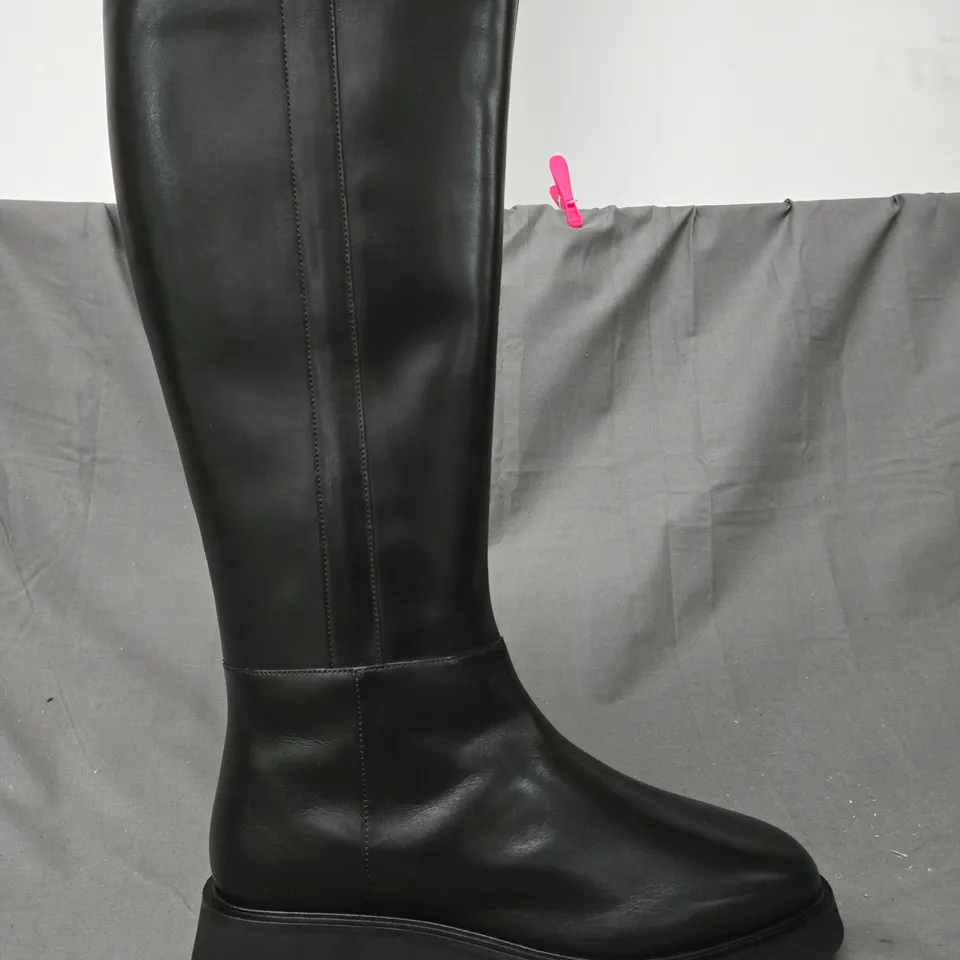 BOXED PAIR OF SEASALT CORNWALL WILD LANDS KNEE-HIGH BOOTS IN BLACK EU SIZE 42