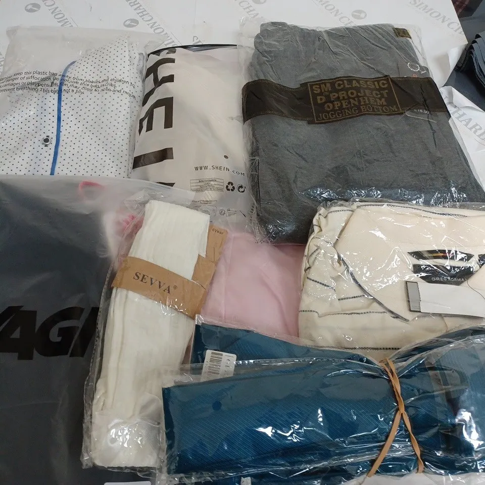 LARGE QUANTITY OF ASSORTED BAGGED CLOTHING ITEMS TO INCLUDE SHEIN, YAGI AND GREG NORMAN