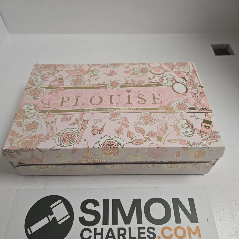 P LOUISE PINK FLORAL MYSTERY MAKE-UP BOXED KIT