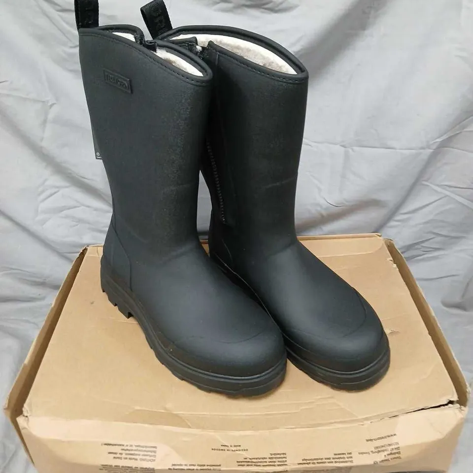 TRETORN HALLA MID WINTER BOOTS – BLACK UK 8