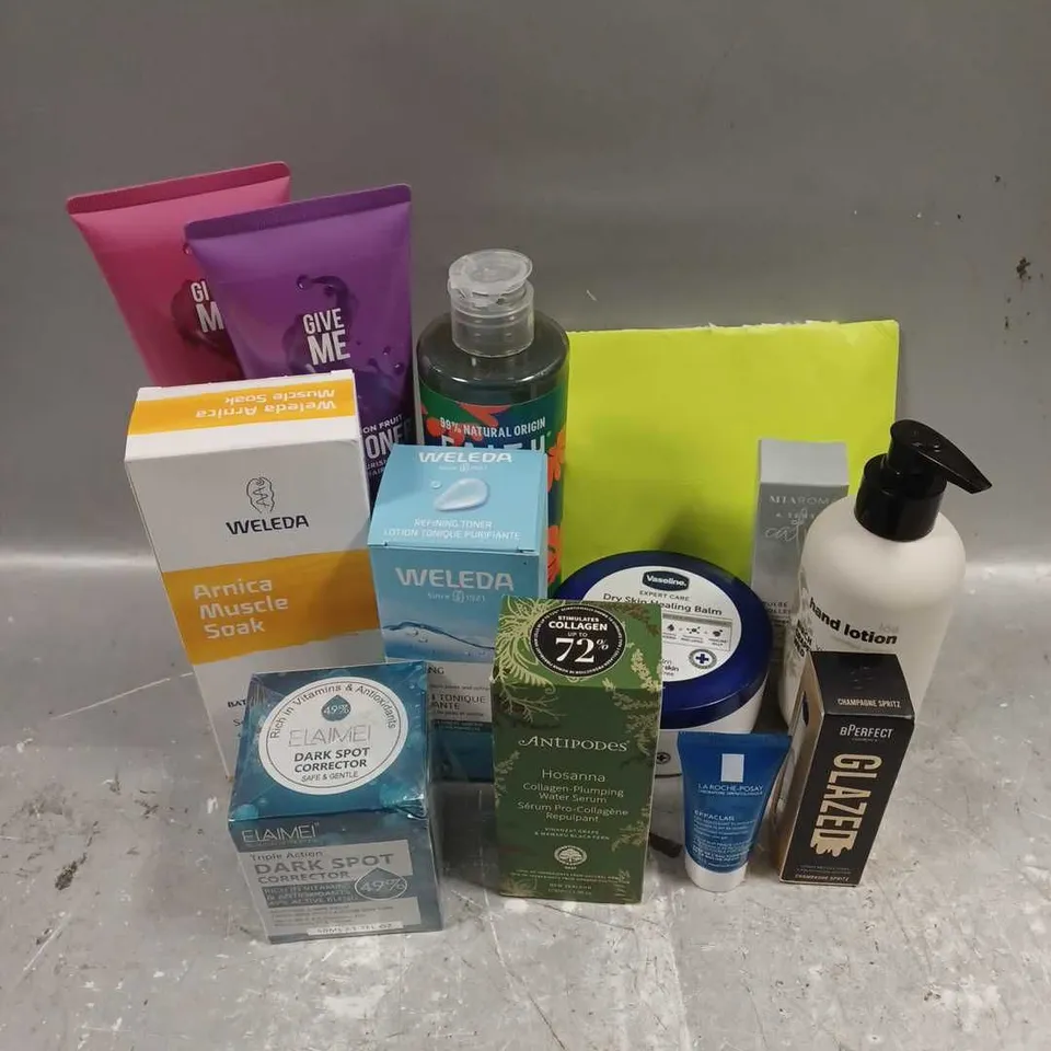 APPROXIMATELY 20 ASSORTED COSMETIC ITEMS TO INCLUDE - BPERFECT GLAZED LIQUID HIGHLIGHTER IN CHAMPAGNE SPRITZ - ANTIPODES COLLAGEN-PLUMPING WATER SERUM - WELEDA REFINING TONER - ETC