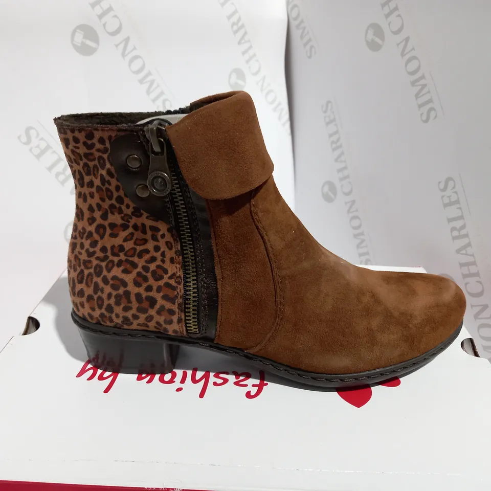 BOXED PAIR OF RIEKER TAN ANKLE BOOTS  - SIZE 4