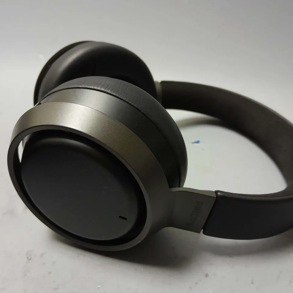 BOXED PHILIPS FIDELIO L3 HEADPHONES