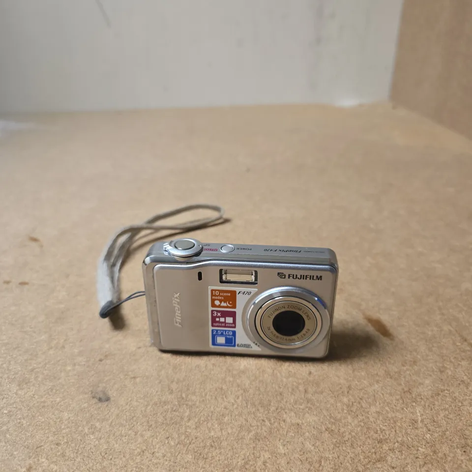 FUJIFILM FINEPIX F470 DIGITAL CAMERA – SILVER, 6MP, 3X OPTICAL ZOOM, 2.5 INCH LCD
