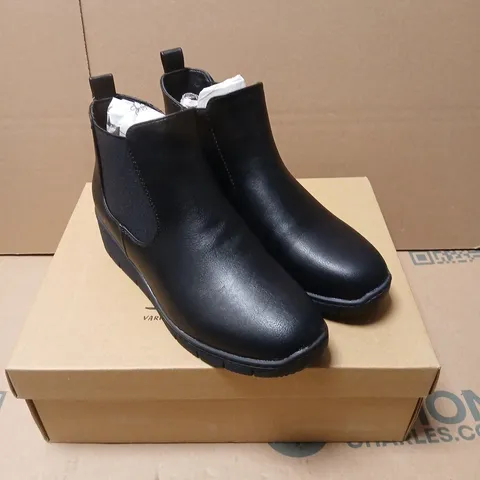 JO & JOE BLACK CHELSEA BOOTS – UK 4