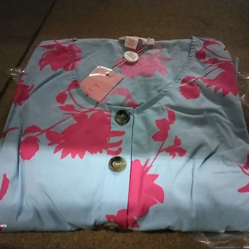 BOX OF APPROXIMATELY 21 ASSORTED BRAND NEW FINERY BLUE/RED LEAF STYLE DRESSES VARIOUS SIZES 