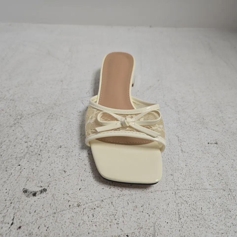 BOXED PAIR OF UNBRANDED OPEN TOE SANDALS IN BANANA CREAM SIZE EU 38