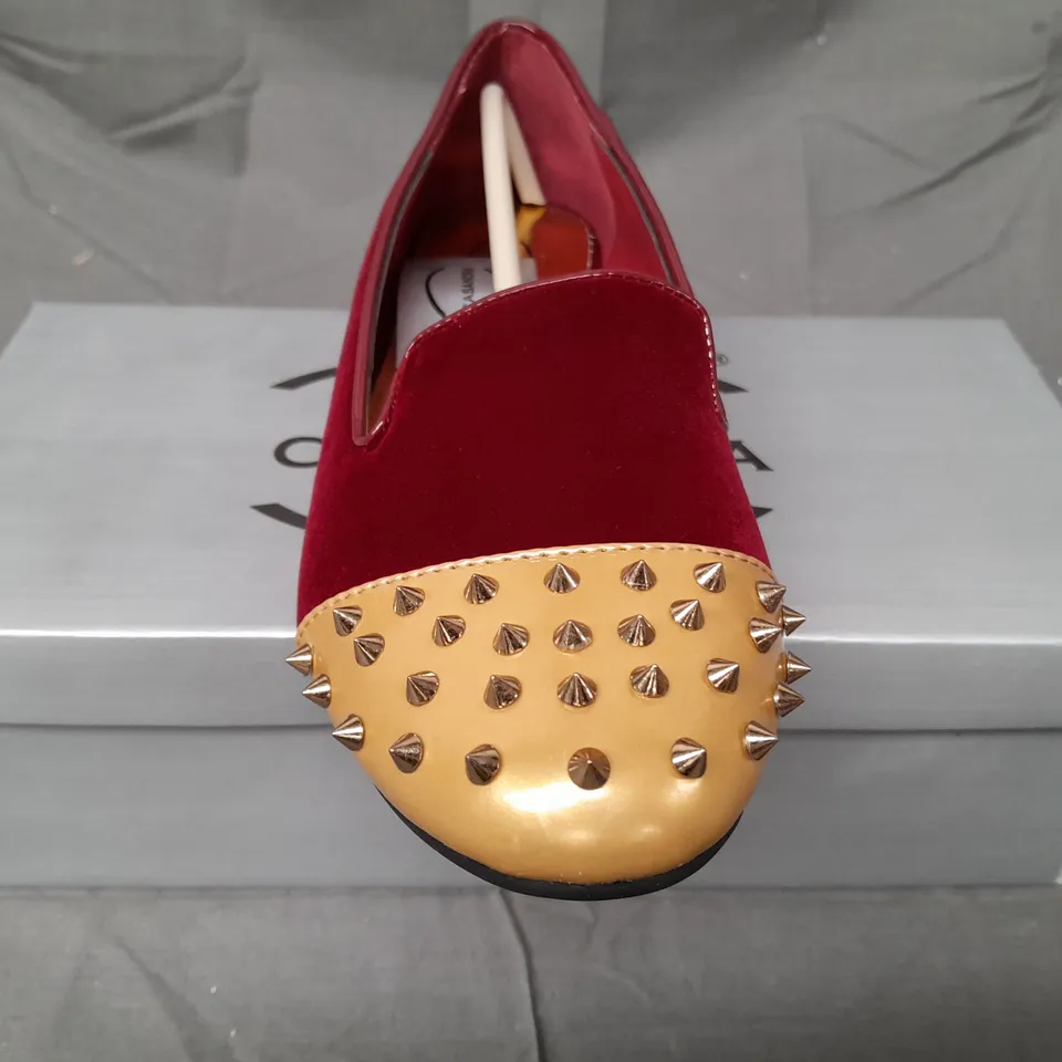 BOX OF APPROXIMATELY 12 BOXED PAIRS OF CASANDRA SLIP-ON SHOES IN RED/GOLD W. SPIKE STUDS - VARIOUS SIZES