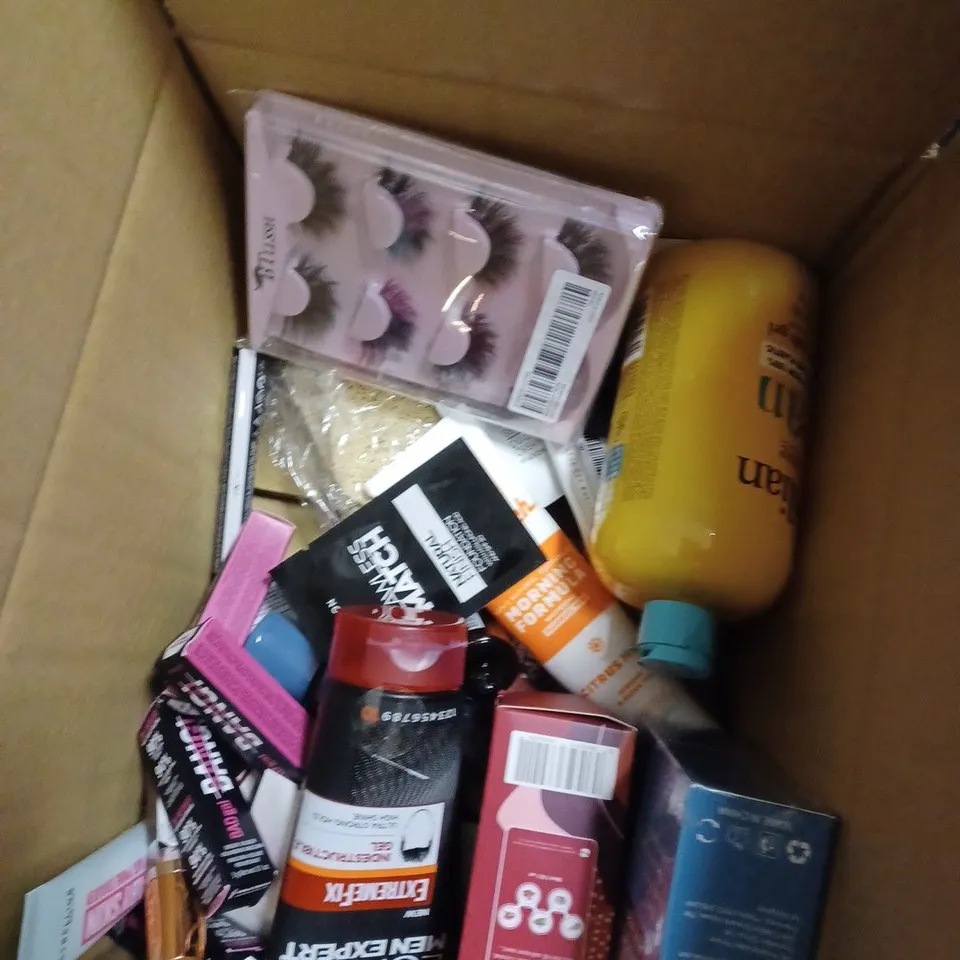BOX OF APPROXIMATELY 20 ASSORTED COSMETIC ITEMS TO INCLUDE BTLLSSH EYELASHES, SAMAR PREMIUM OILS, SUNNY BRAZILIAN BATH GEL ETC