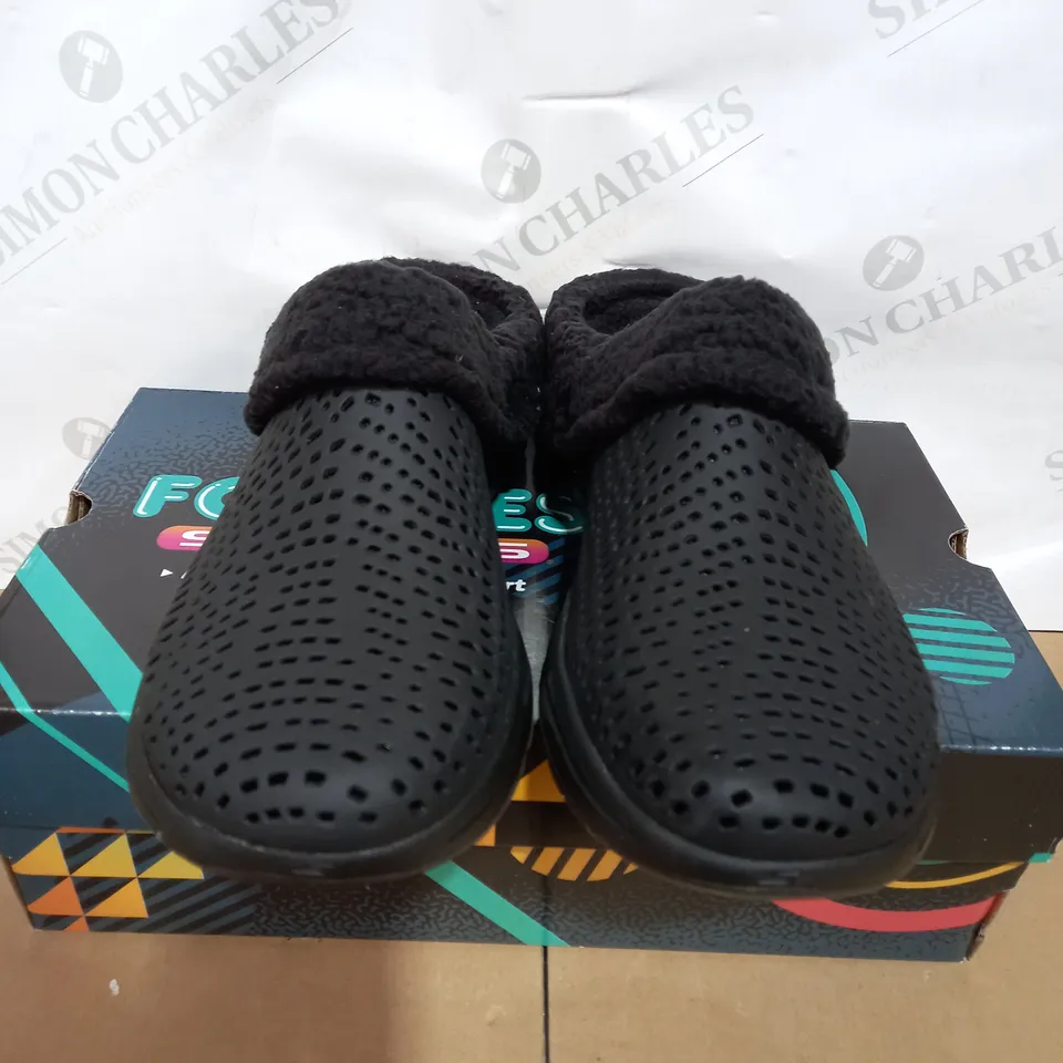 SKECHERS FOAMIES LINED BLACK SLIP ON SHOES - SIZE 7