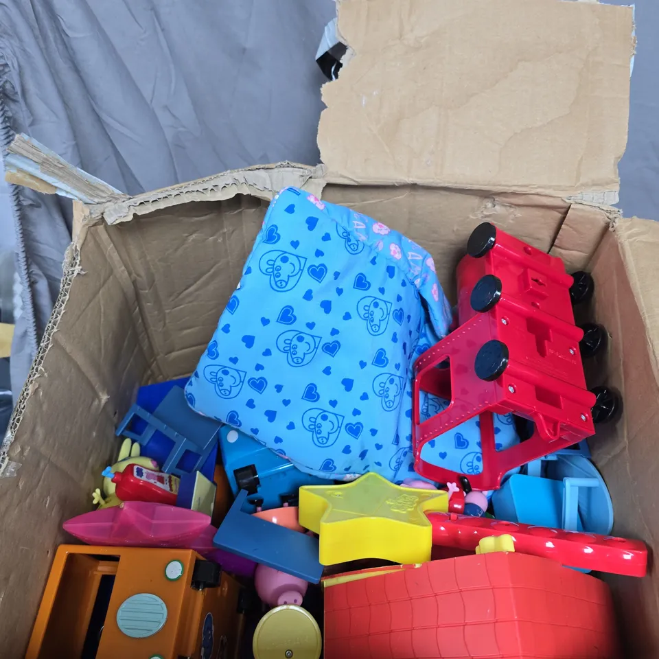 BOX OF APPROXIMATELY 20 ASSORTED PEPPA PIG TOYS AND FIGURES