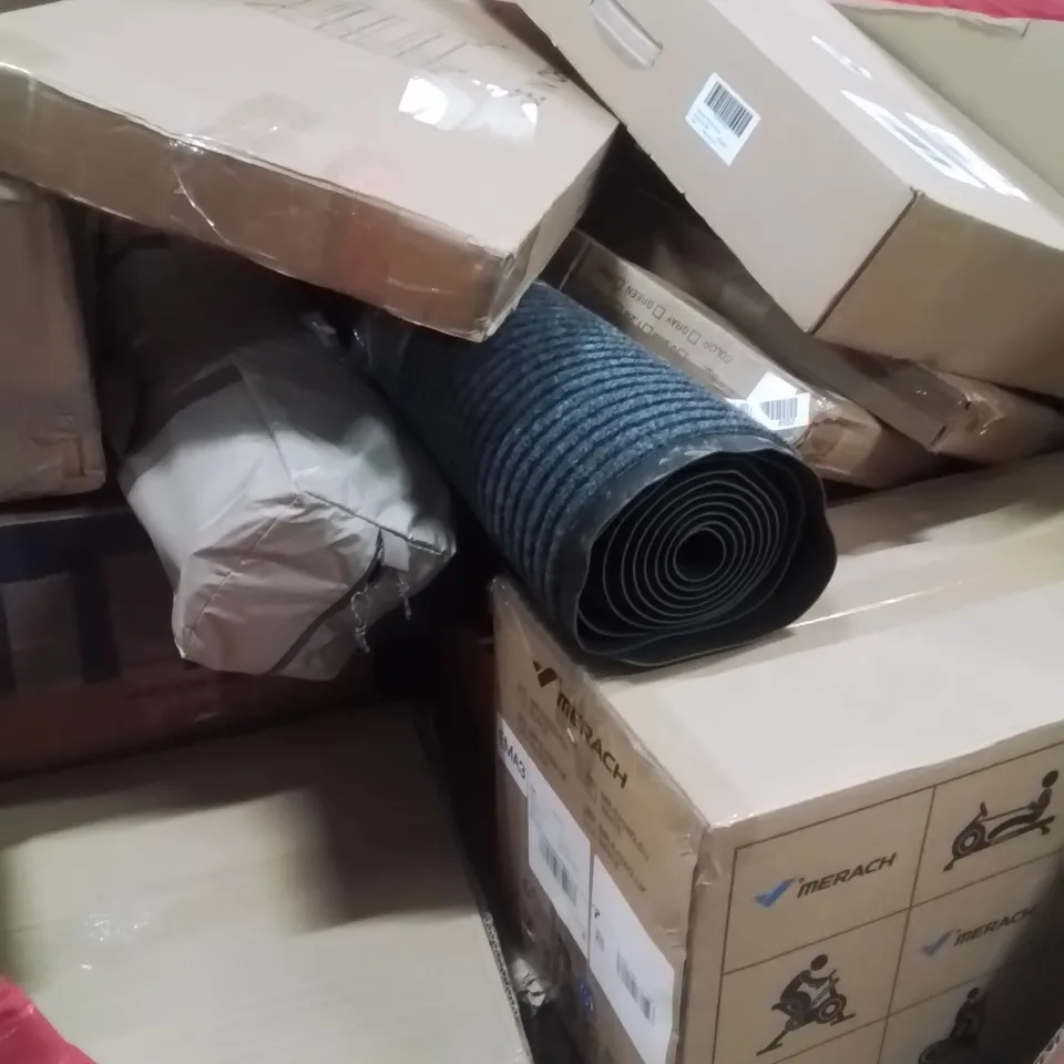PALLET CONTAINING VARIOUS ASSORTED BOXED HOUSEHOLD ITEMS TO INCLUDE: UNDER DESK EXERCISE BIKES, LARGE DOOR MAT, SHOWER SYSTEM AND LOTS MORE UNMARKED BOXED ITEMS 
