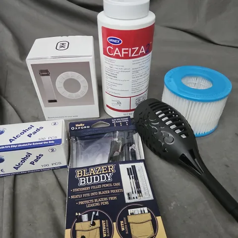 APPROXIMATELY 15 ASSORTED HOUSEHOLD ITEMS TO INCLUDE HELLO KLEAN FILTER, LED LIGHT, FLY PAPER ETC
