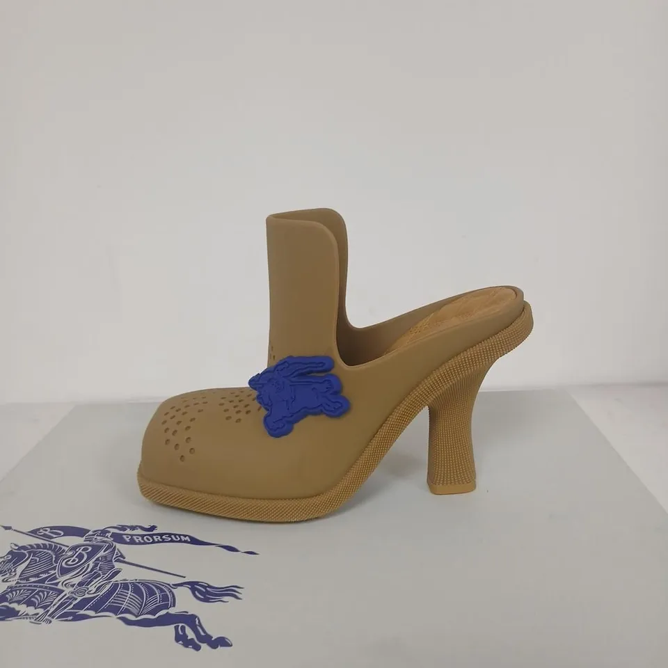 BURBERRY RUBBER MULE ON RUBBER SOLE – WOMEN'S, UK 3 (EU 36), MANILLA 