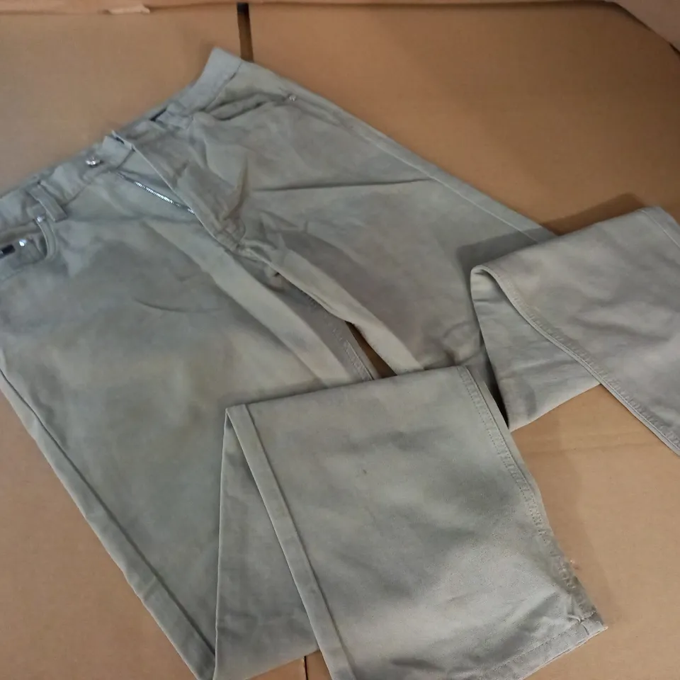 HUGO BOSS TROUSERS IN MOSS GREEN - W34 L34