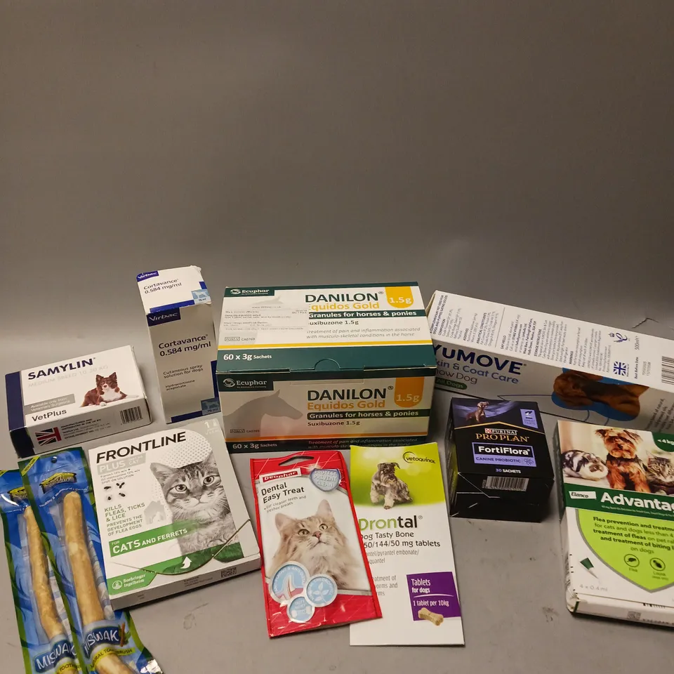 APPROXIMATELY 20 ASSORTED PET CARE/MEDICINE PRODUCTS TO INCLUDE ELANCO FLEA PREVENTION, PURINA FORTIFLORA, CAT DENTAL TREATMENT ETC 