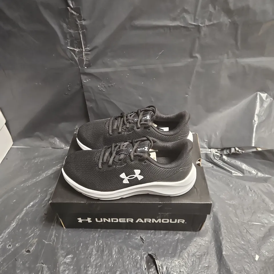 UNDER ARMOUR RUNNING SHOES – BLACK MESH UK SIZE 4.5