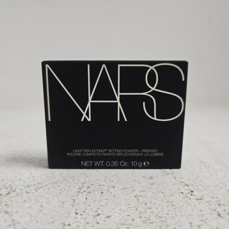 NARS LIGHT REFLECTING SETTING POWDER – PRESSED