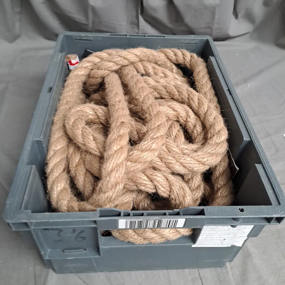 TOTE OF HEAVY DUTY ROPE