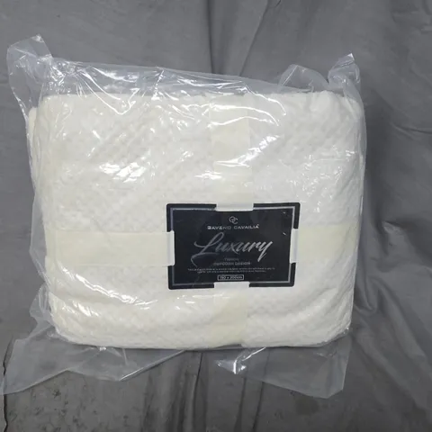GAVENO CAVAILIA LUXURY POPCORN THROW IN CREAM - 150X200CM