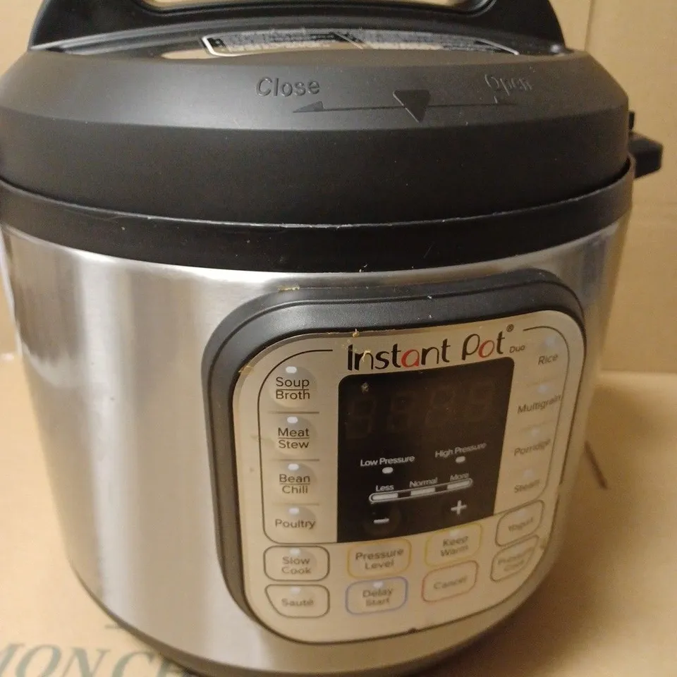 INSTANT POT DUO SMART PRESSURE COOKER