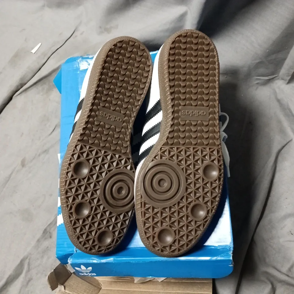 ADIDAS SAMBA OG J SNEAKERS – WHITE/BLACK, GUM SOLE, UK 4 (US 4.5) – BOXED