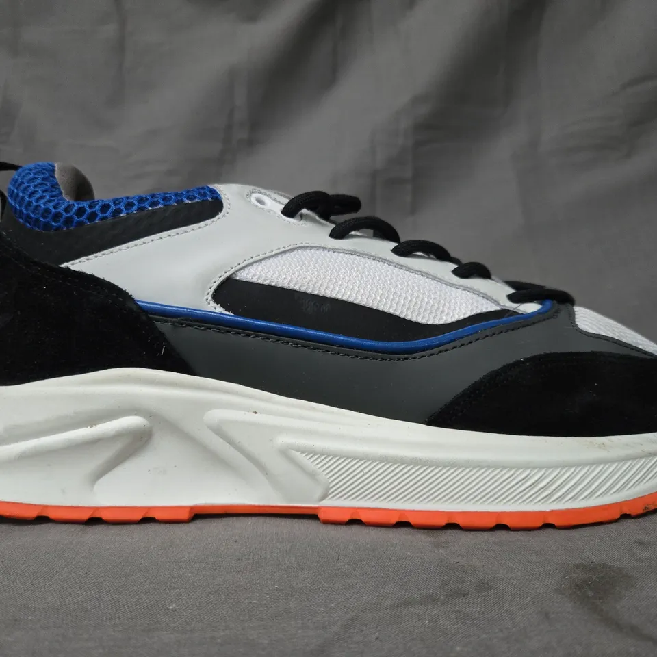 BOXED PAIR OF CLEENS ESSENTIAL RUNNER SHOES IN BLACK/WHITE/BLUE/ORANGE UK SIZE 8