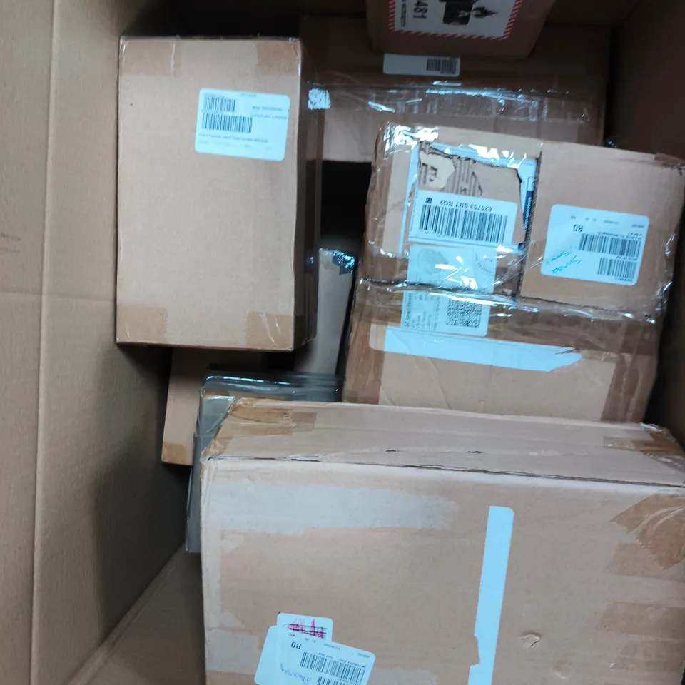 APPROXIMATELY 10 ASSORTED HOUSEHOLD PRODUCTS TO INCLUDE STORAGE CONTAINERS, KNIFE SET, HOME DECOR ETC 