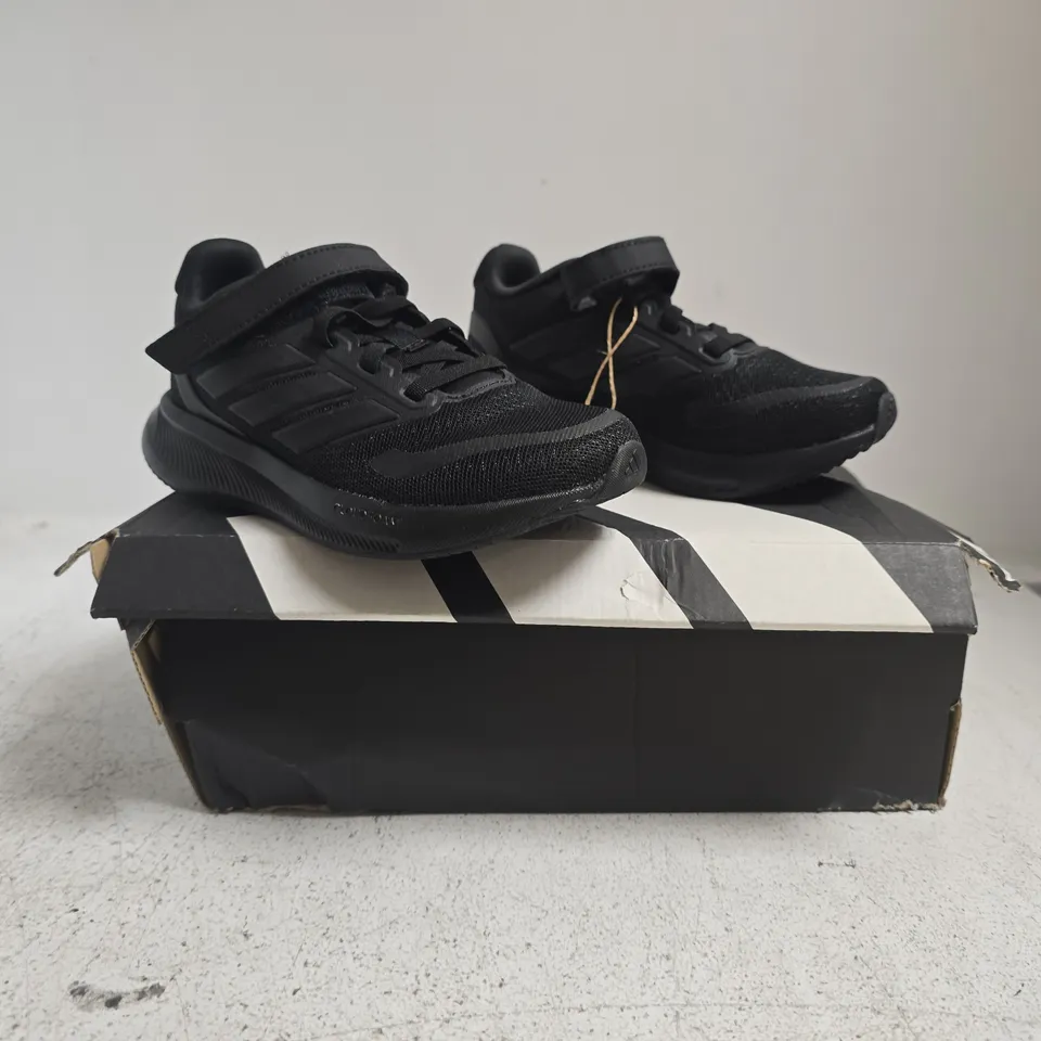 BOXED PAIR OF ADIDAS KID'S RUN FALCON 5 TRAINERS IN BLACK SIZE UK 11K