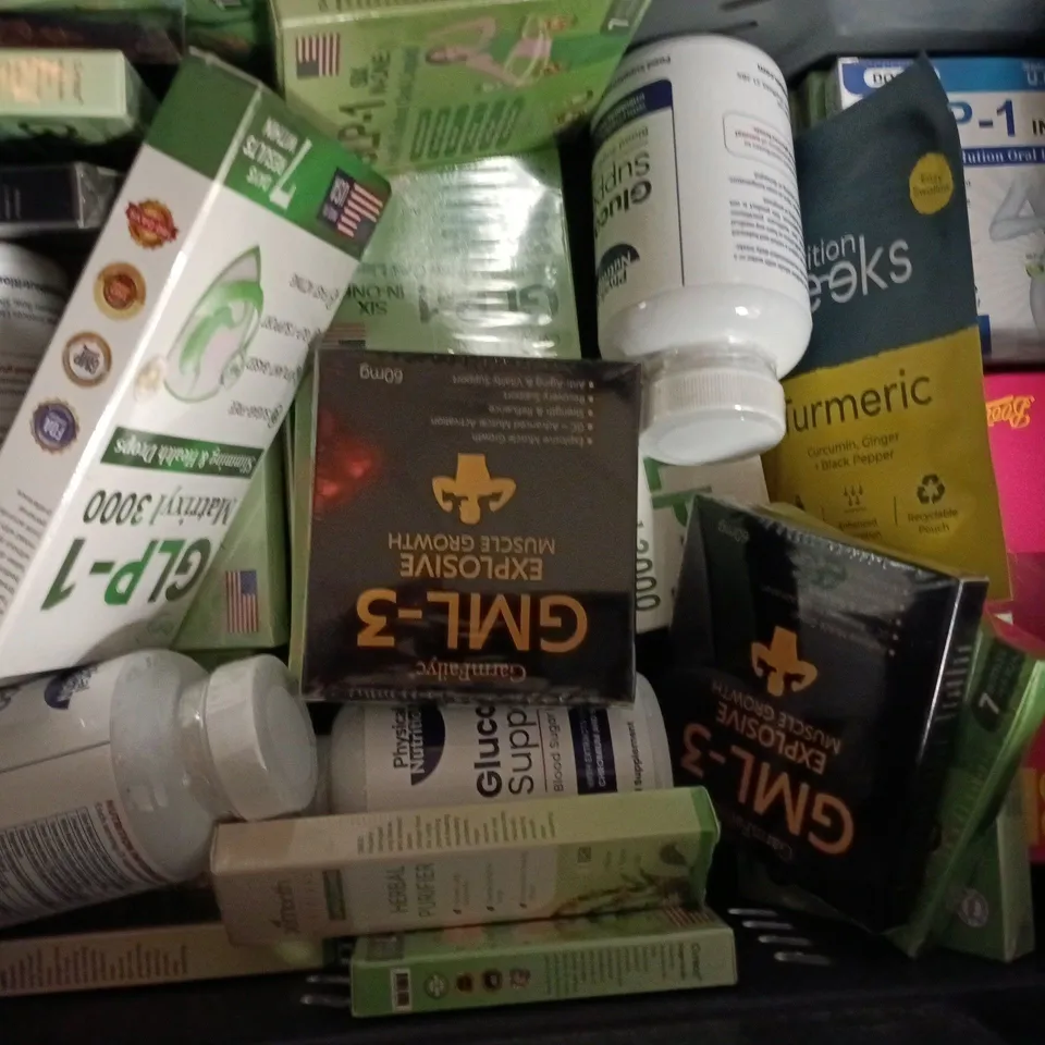 APPROXIMATELY 20 ASSORTED FOOD SUPPLEMENT AND HEALTH ITEMS TO INCLUDE WELLMAN, NUTRITION GEEKS, ETC - COLLECTION ONLY