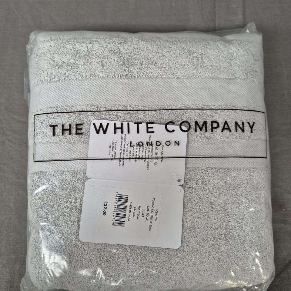 THE WHITE COMPANY CLASSIC DOUBLE BORDER BATH TOWEL IN SILVER COLOUR