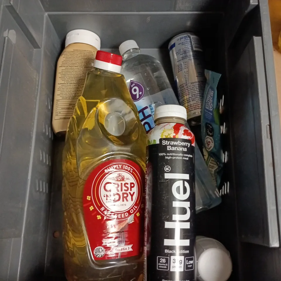 APPROXIMATELY 12 ASSORTED FOOD AND DRINKS ITEMS TO INCLUDE - 2L CRISP & DRY OIL, MYPROYEIN BUTTERSCOTCH SYRUP, RED BULL ETC 