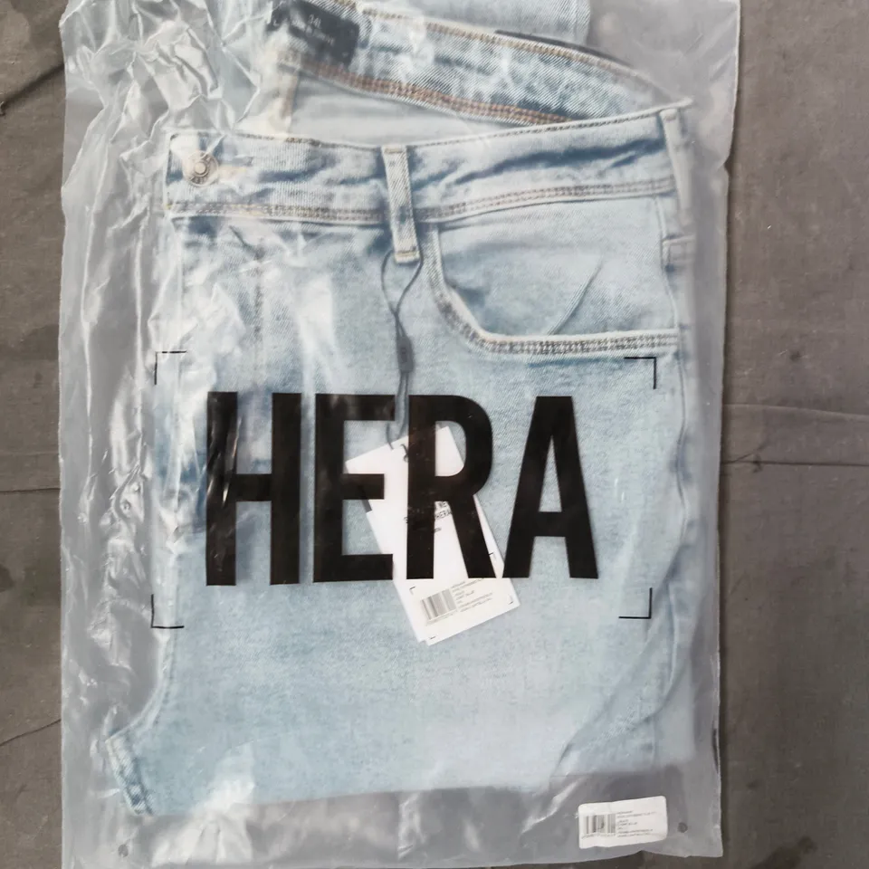 HERA MENS DISTRESSED SLIM FIT JEANS IN BLUE SIZE 34L