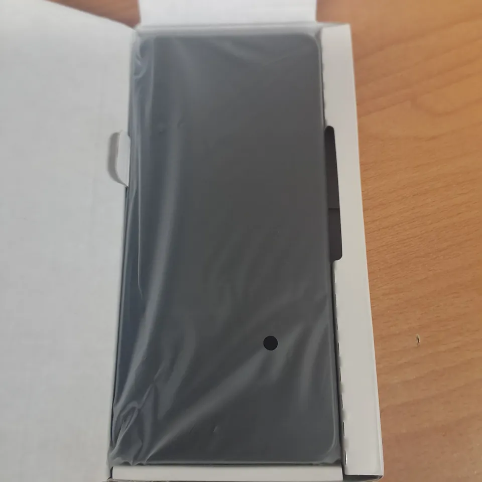 BOXED TCL 40 R5G 64GB IN STARLIGHT BLACK - T771K