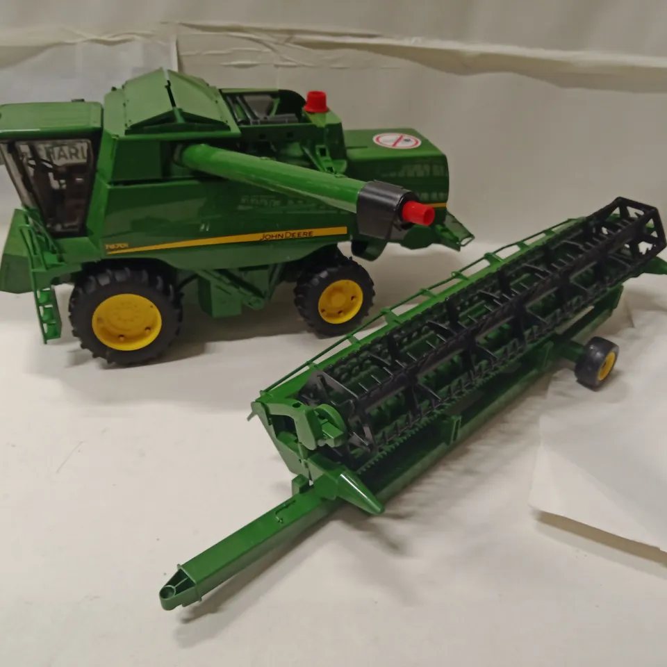 JOHN DEERE TOY COMBINE HARVESTER WITH HEADER ATTACHMENT (GERMANY, 2008)